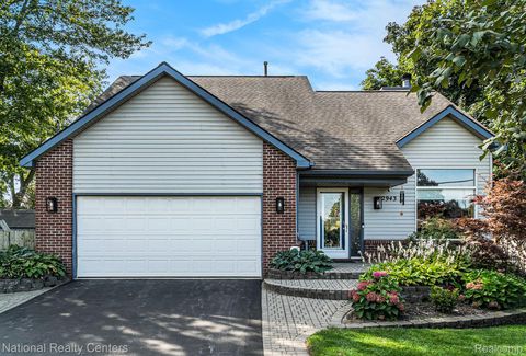 2943 N Lake Angelus Road W Waterford Charter Township MI 48329