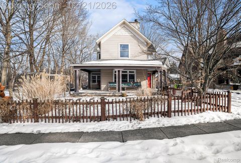 825 S Leroy Street Fenton City MI 48430