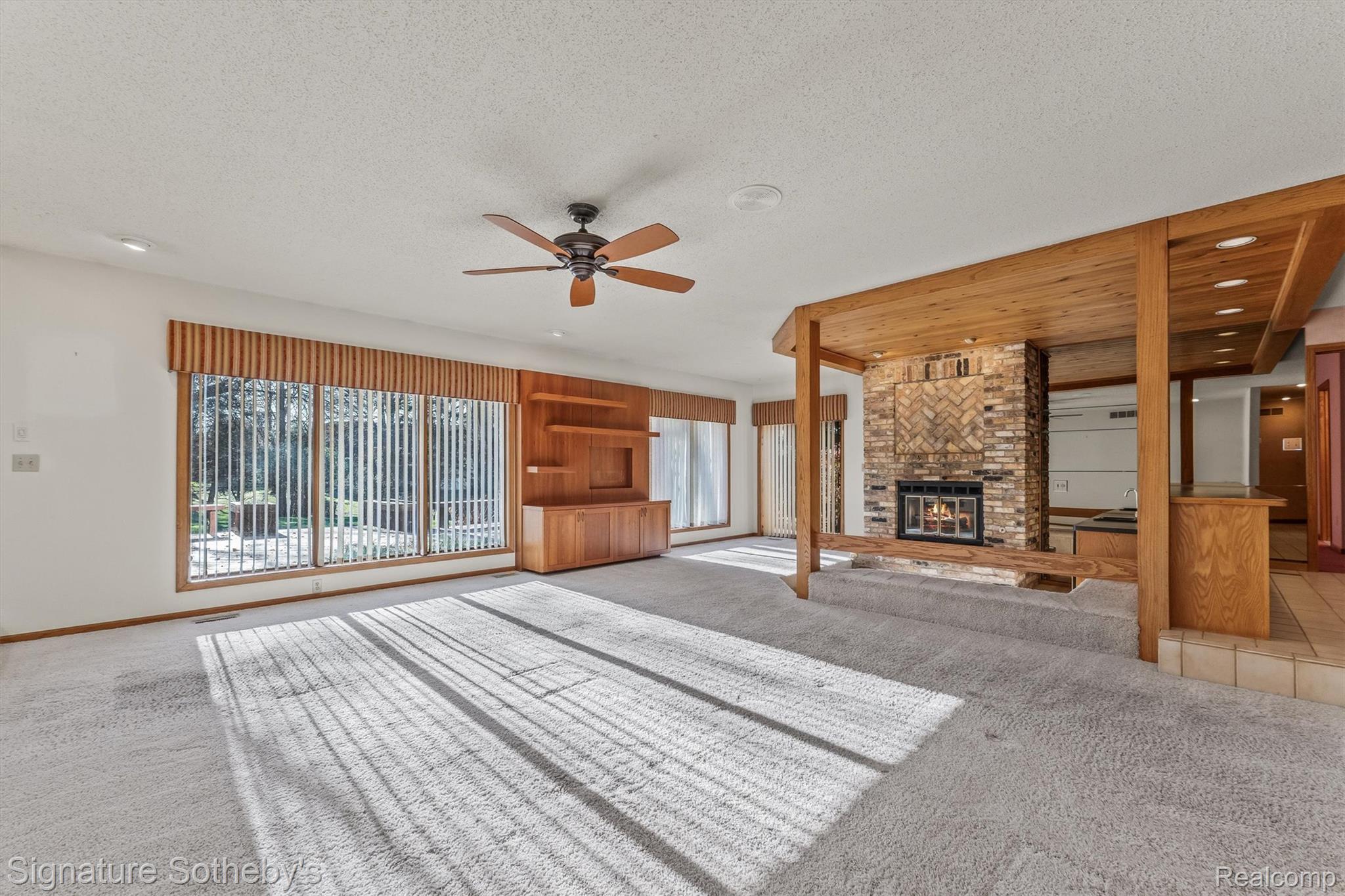 6571 Deer Ridge Drive