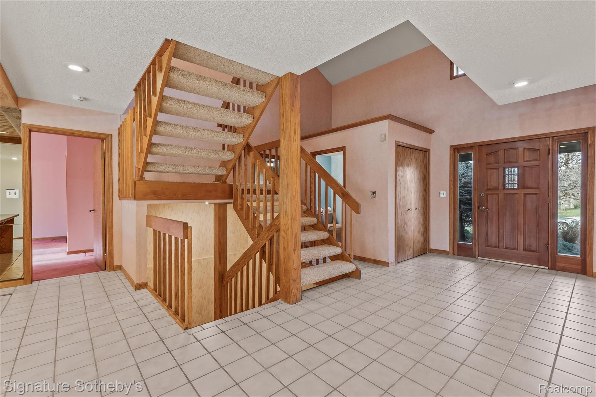 6571 Deer Ridge Drive