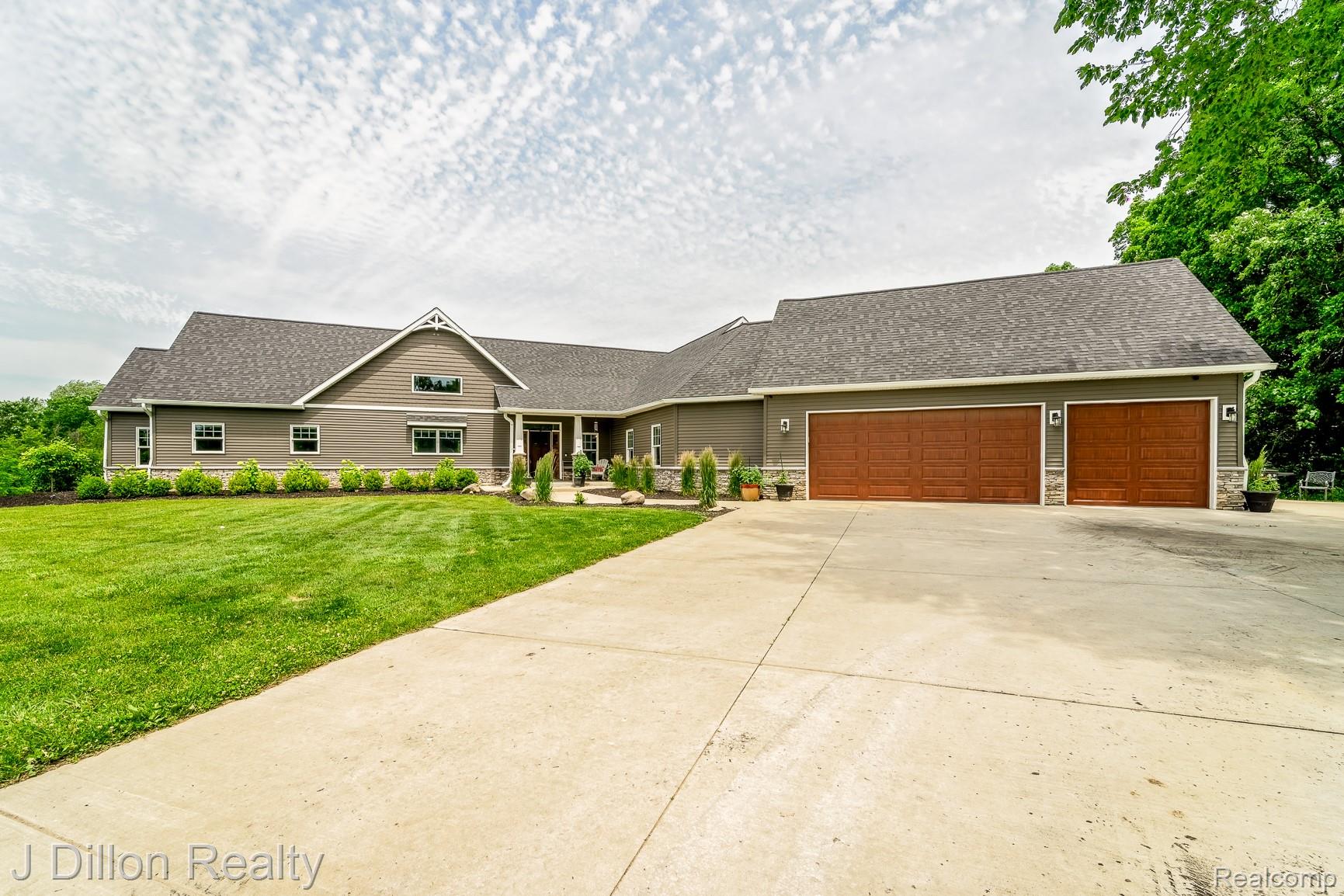 1811 E North Territorial Road