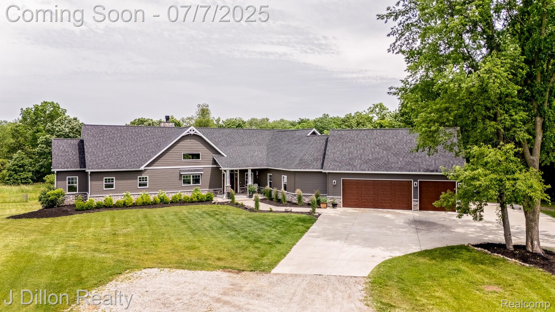 1811 E North Territorial Road