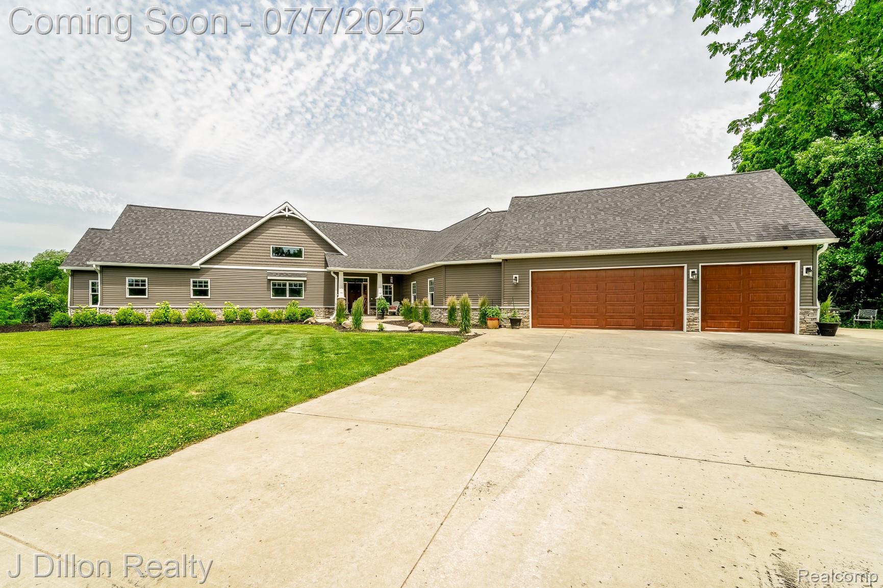 1811 E North Territorial Road