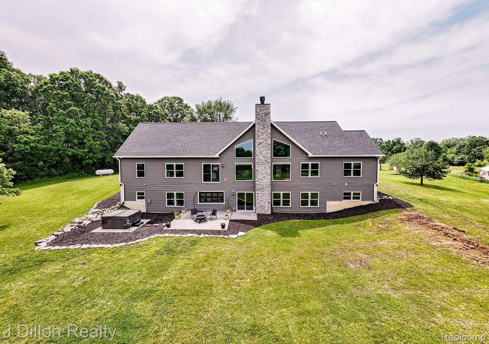 1811 E North Territorial Road