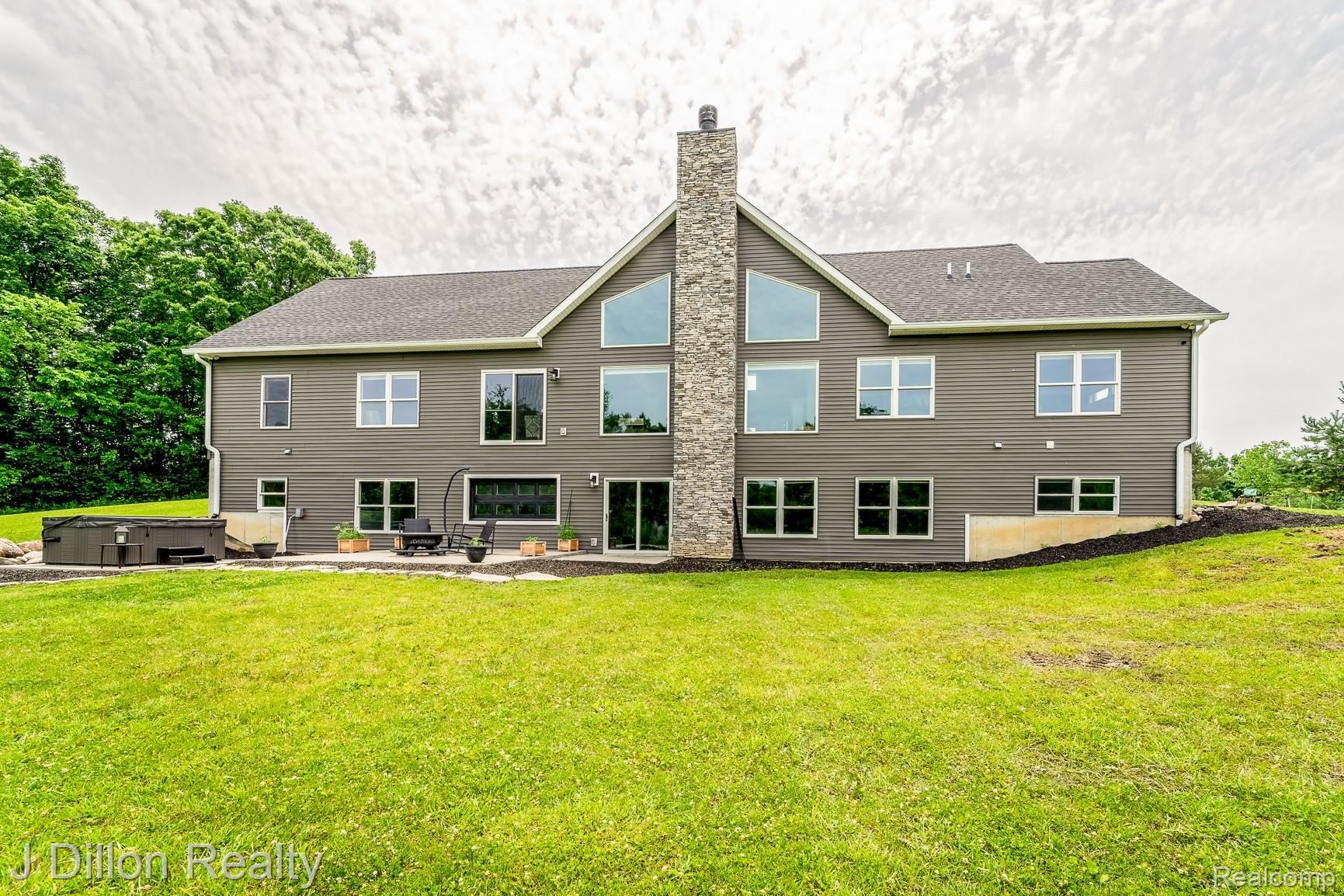 1811 E North Territorial Road