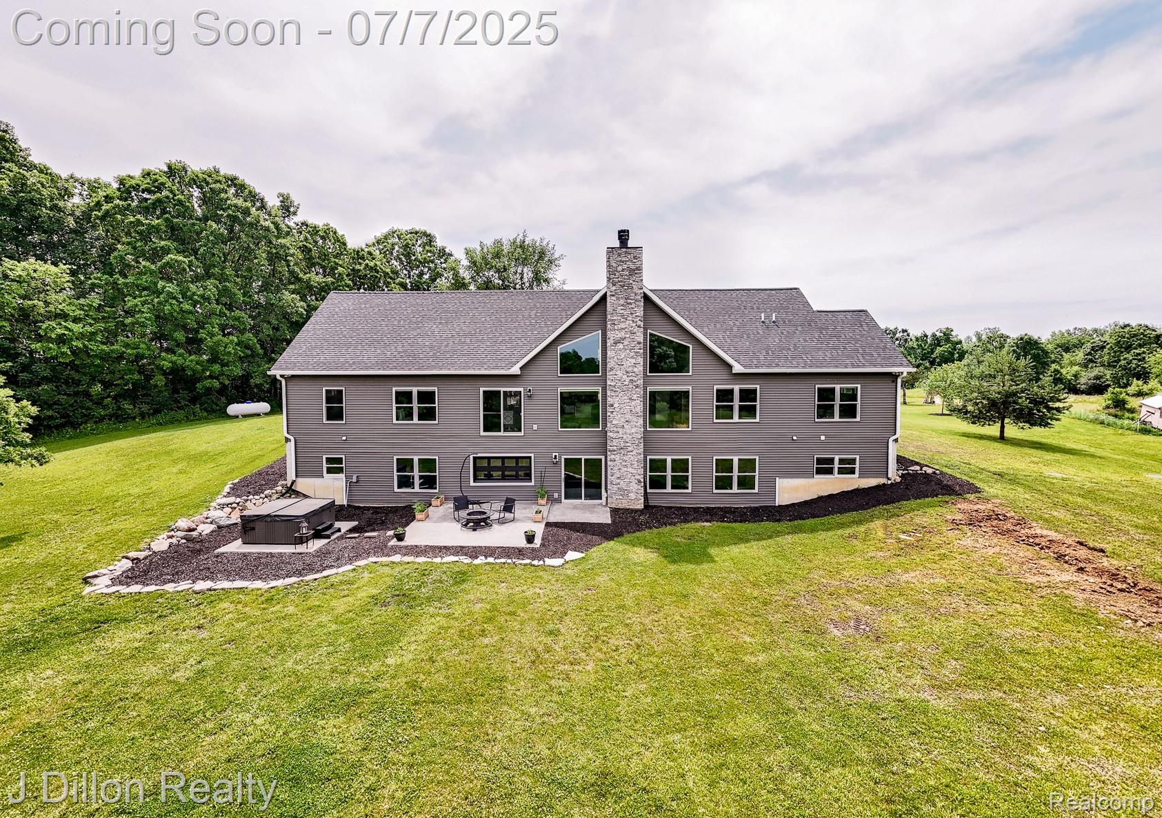 1811 E North Territorial Road