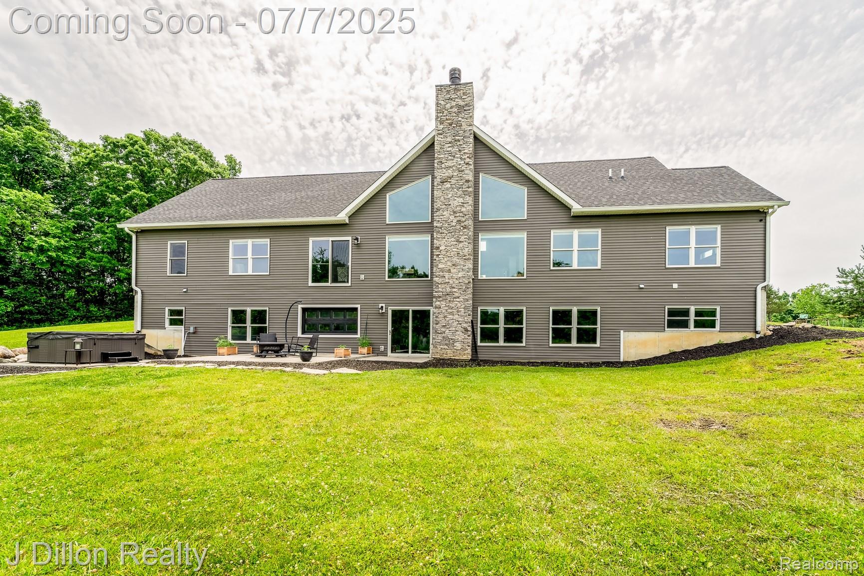 1811 E North Territorial Road