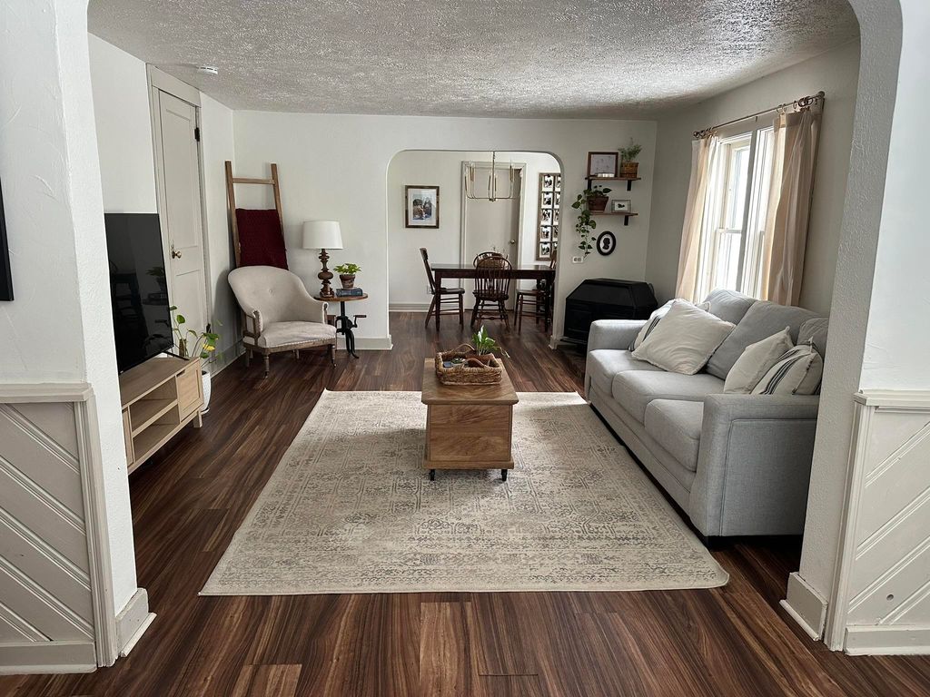 listing image 0