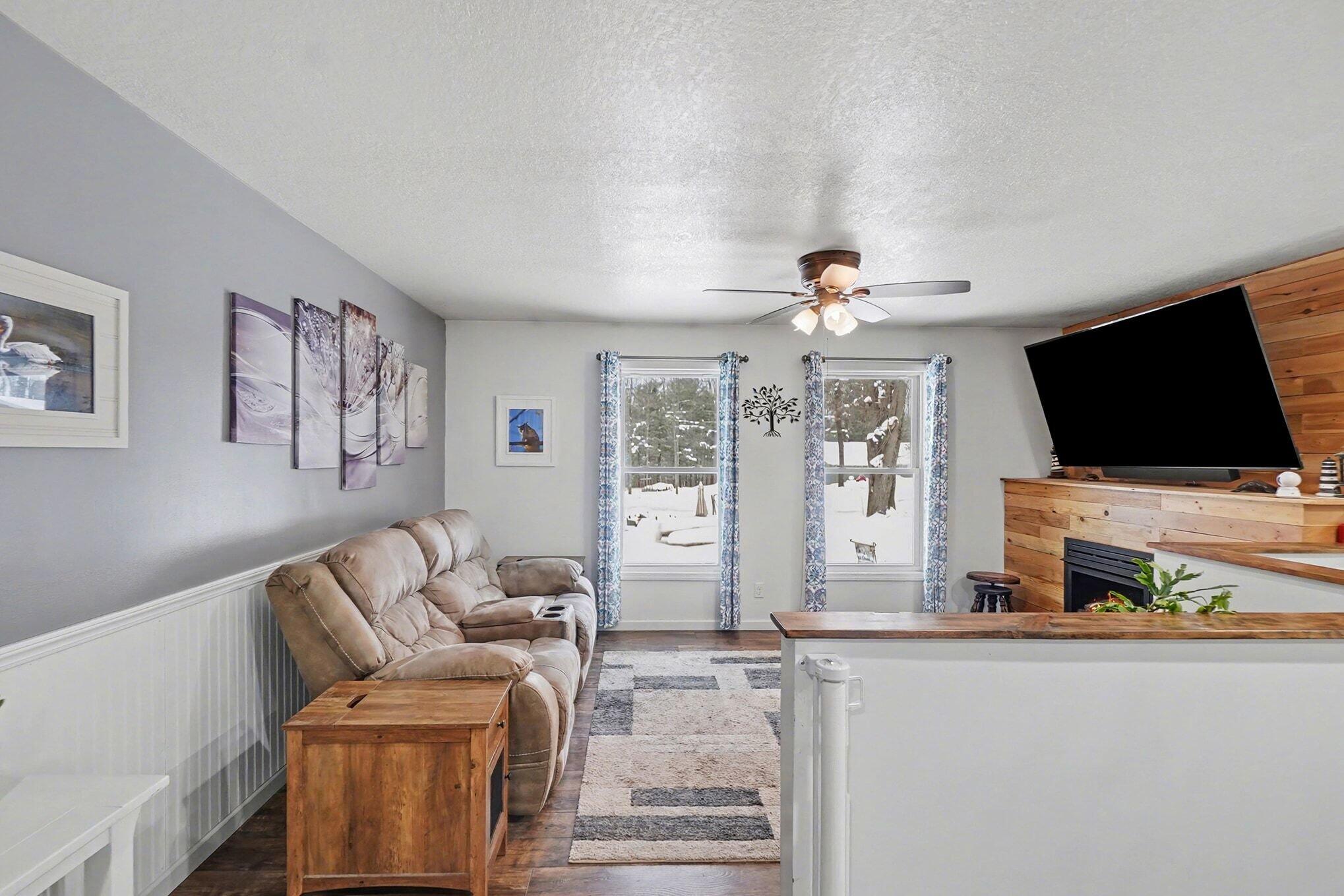 6878 N Croswell Avenue