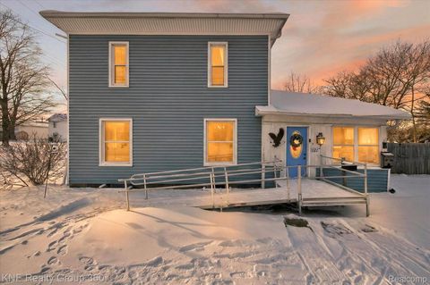 121 Livingston Street Howell City MI 48843