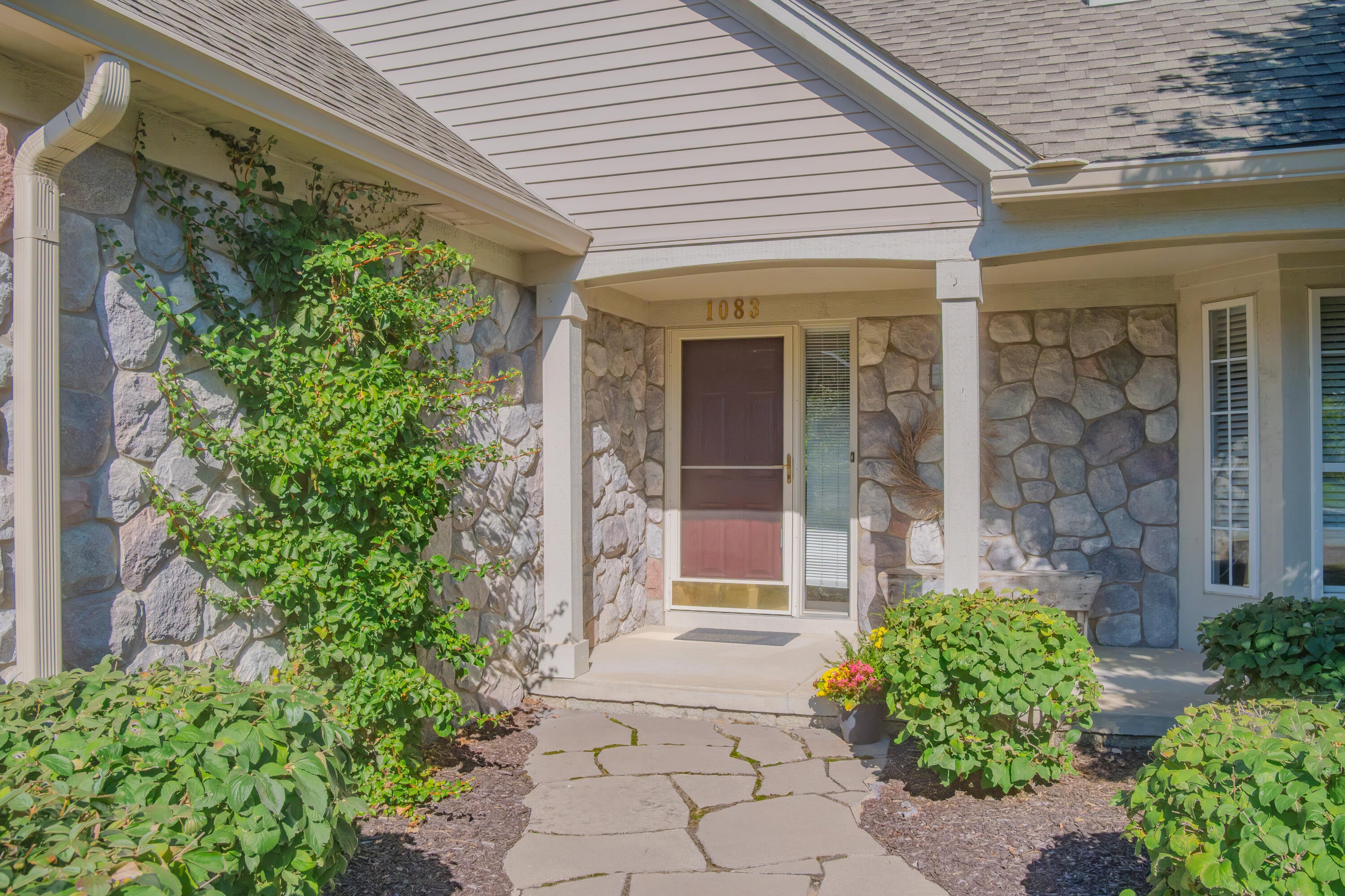 1083 Chestnut Lane