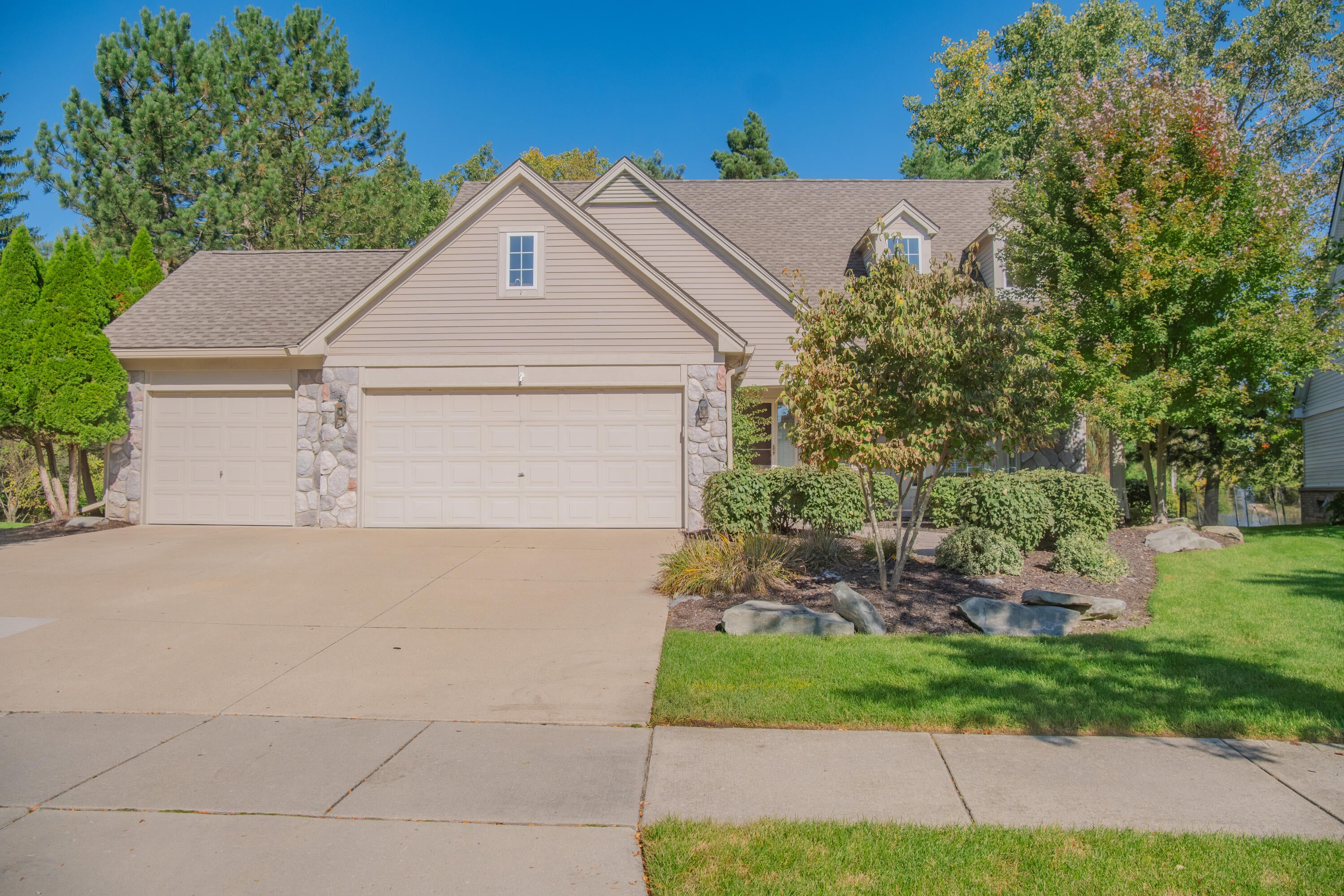 1083 Chestnut Lane