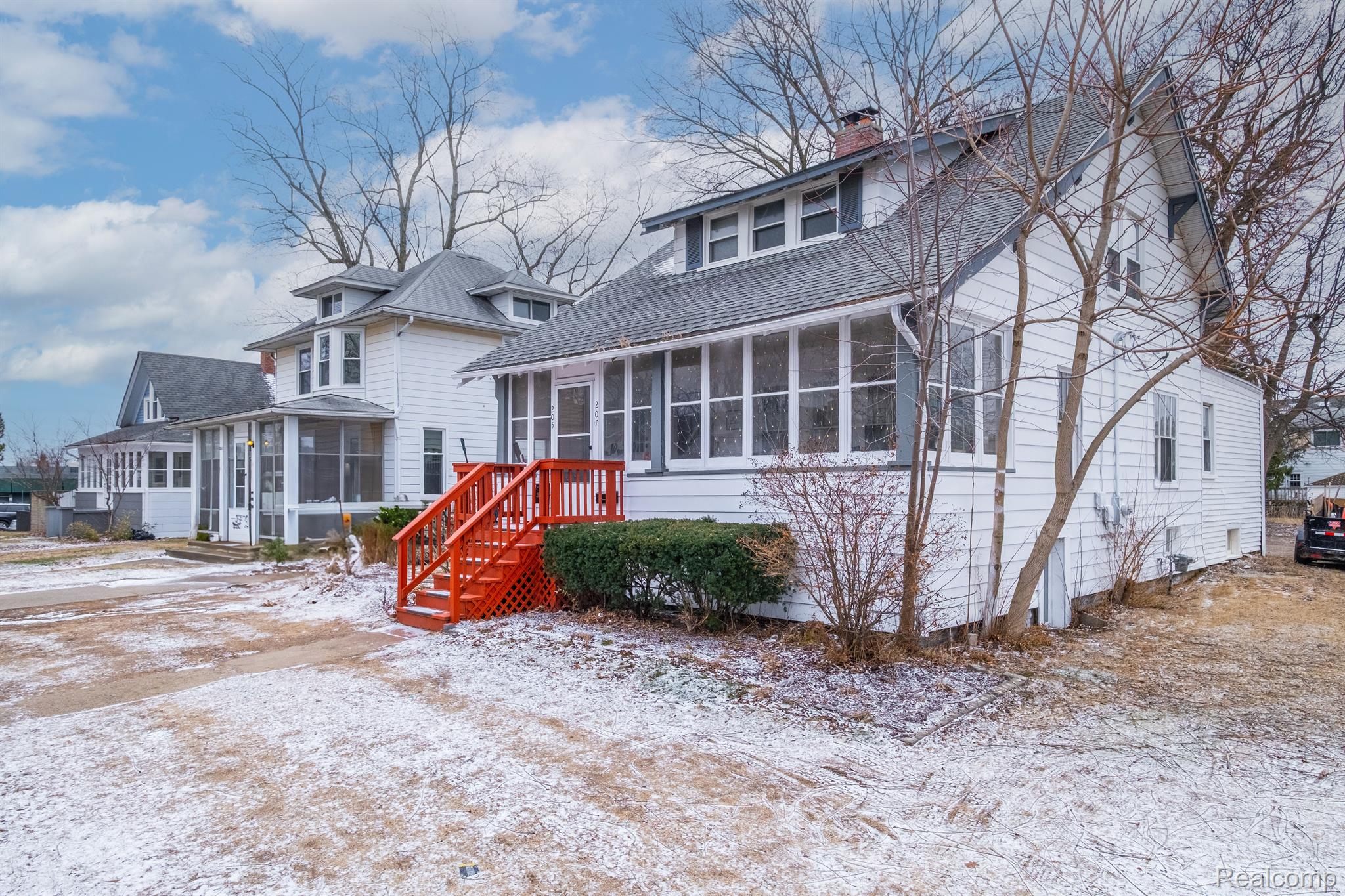 207 W PARENT Avenue
