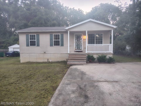 Photo of 1649 S Pasadena Avenue, Ypsilanti Charter Township, MI 48198 (MLS # 20261084002)
