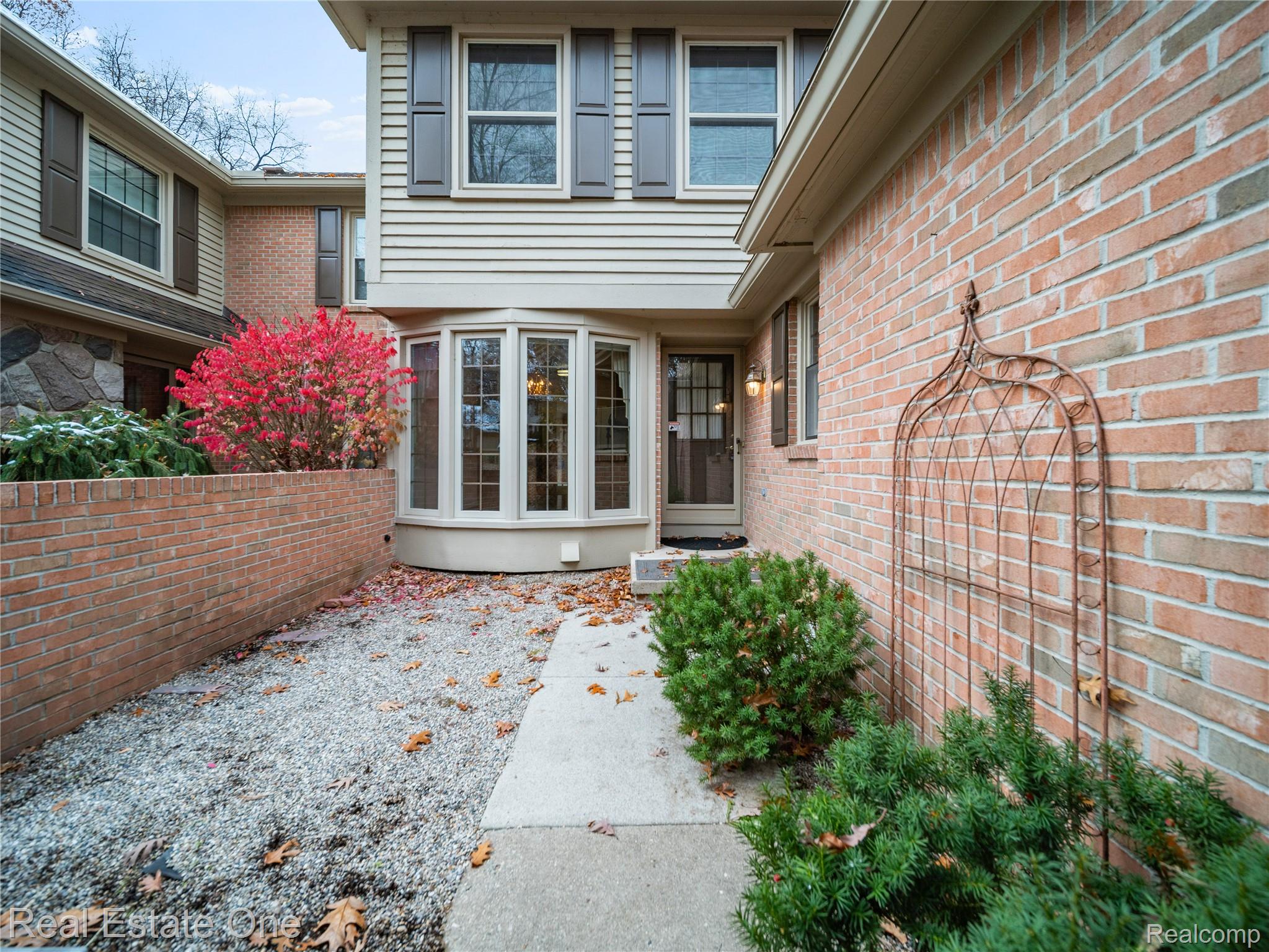 4605 Golf View Drive