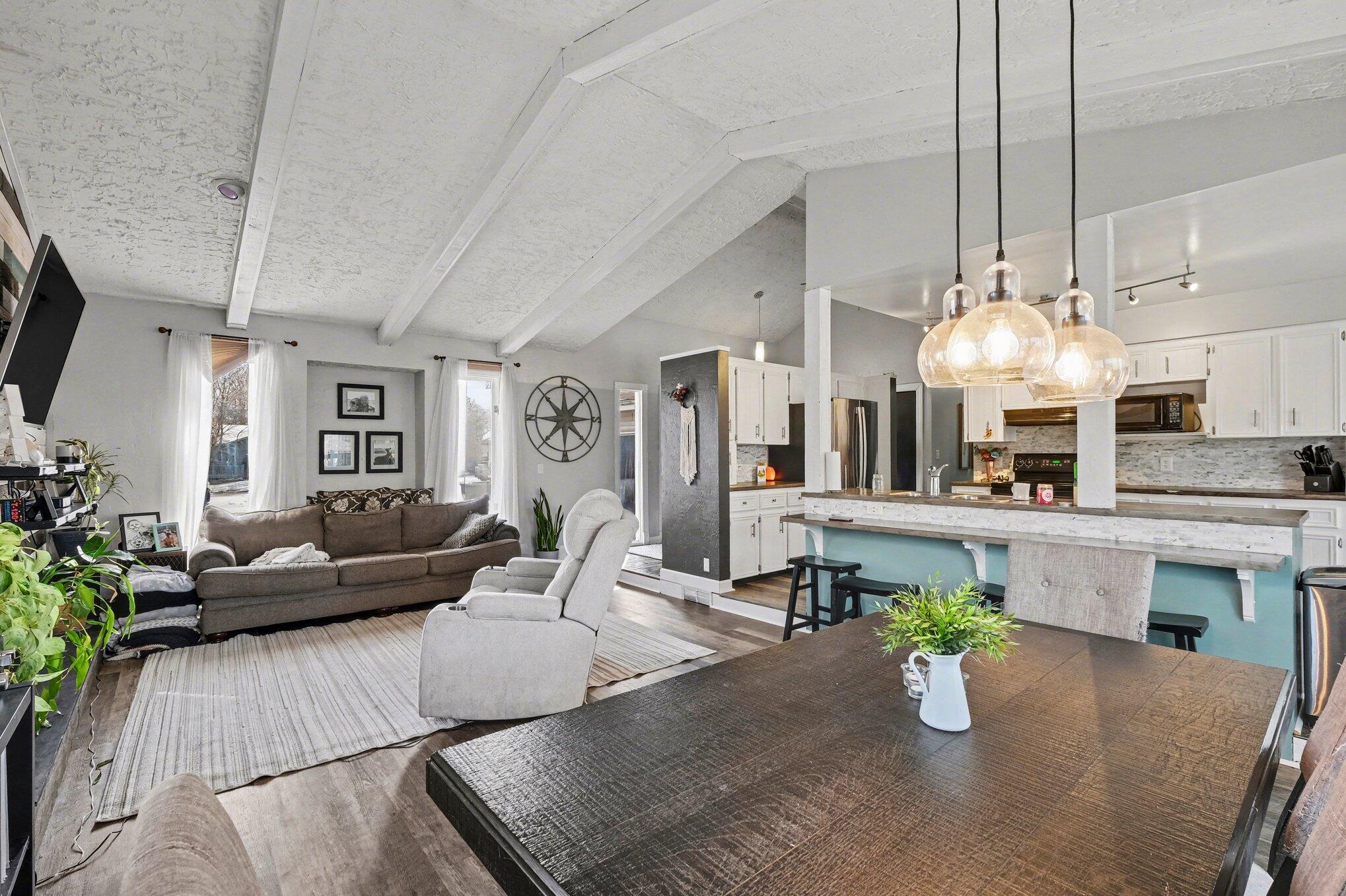 6617 Knollview Drive