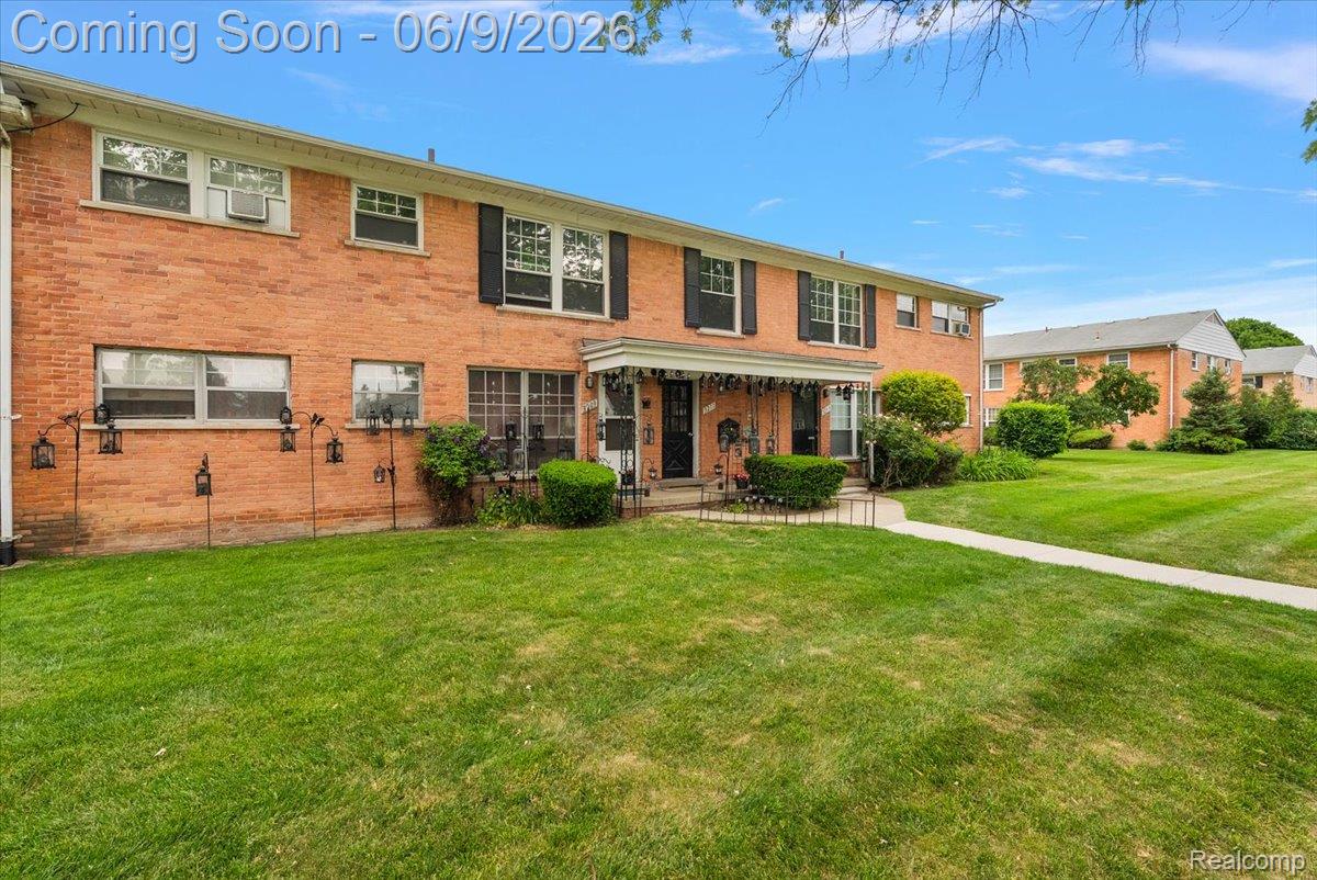 3211 Benjamin Avenue 13