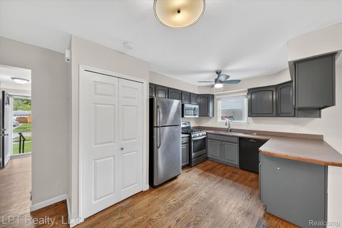 Tiny photo for 18566 Blakely Drive, Woodhaven City, MI 48183 (MLS # 20261036811)