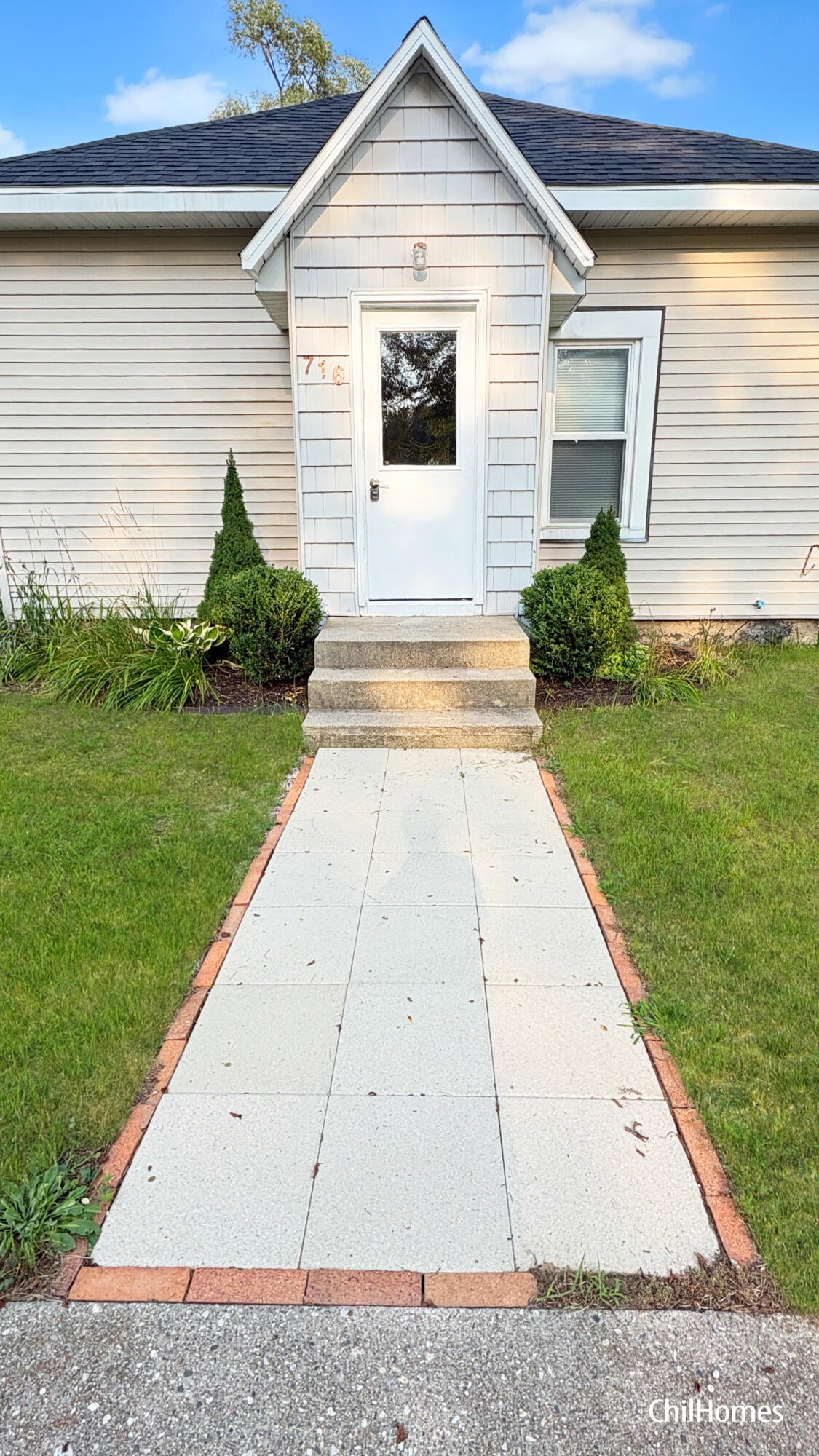 716 Root Street