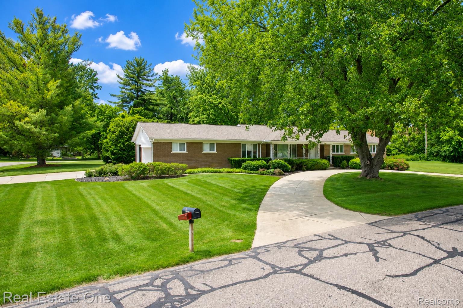 28383 W Greenmeadow Circle