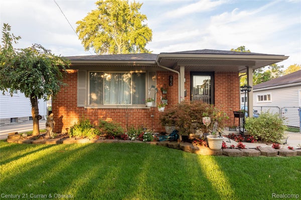 5635 CLIPPERT ST, DEARBORN HEIGHTS, MI 48125 - Image e81e36d761436715d921bca30eb3c435/3461132491