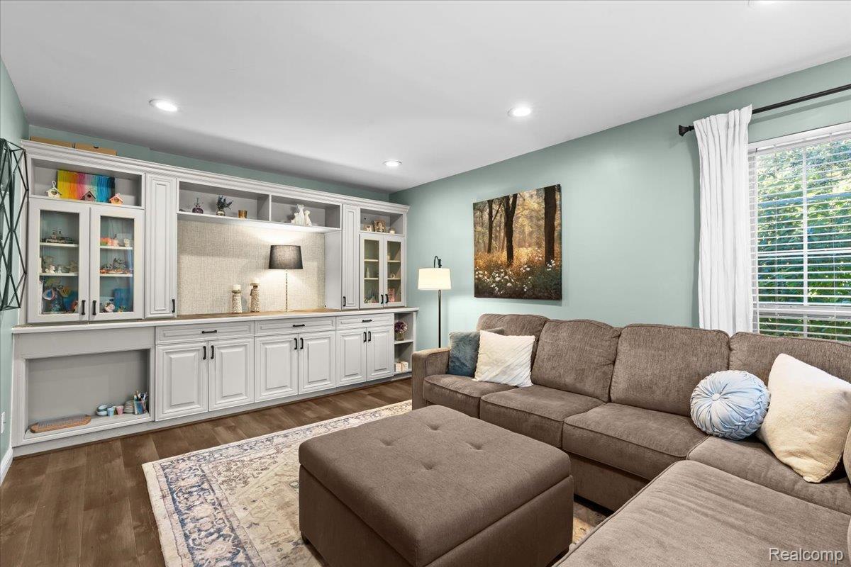 4862 Greenview Drive