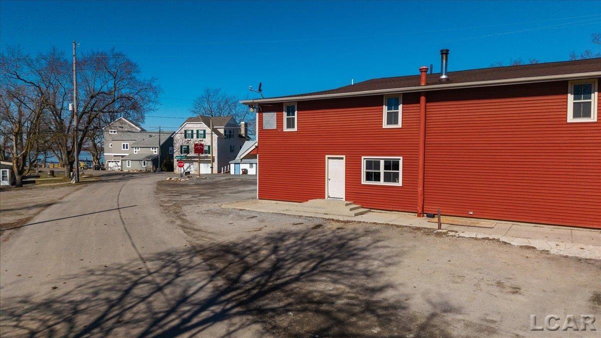 3171 Round Lake Highway