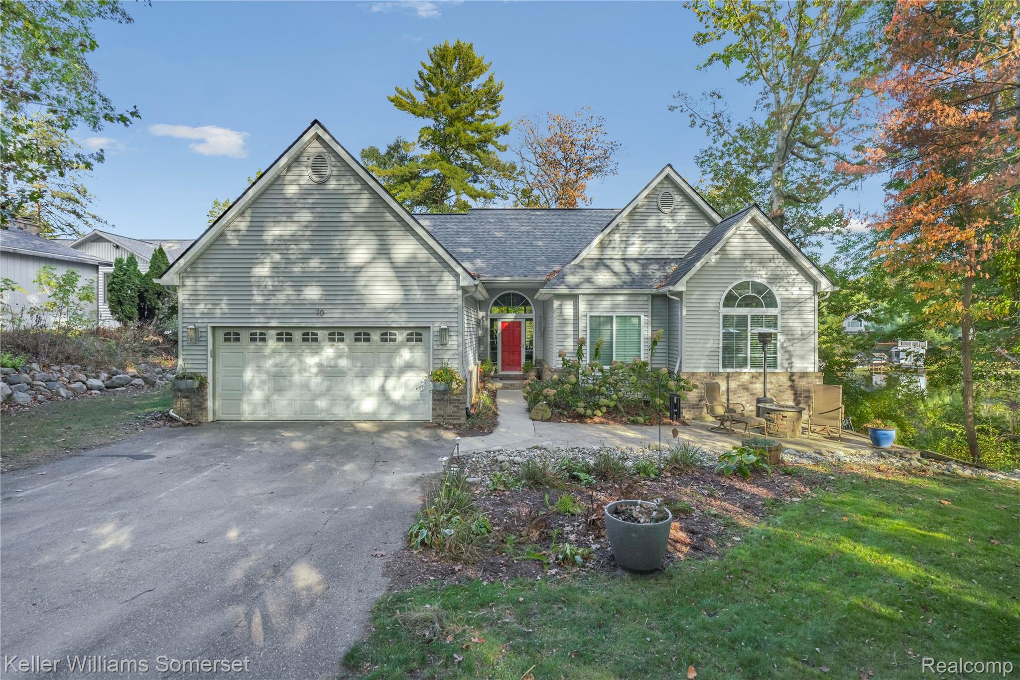 70 Lakeview Drive