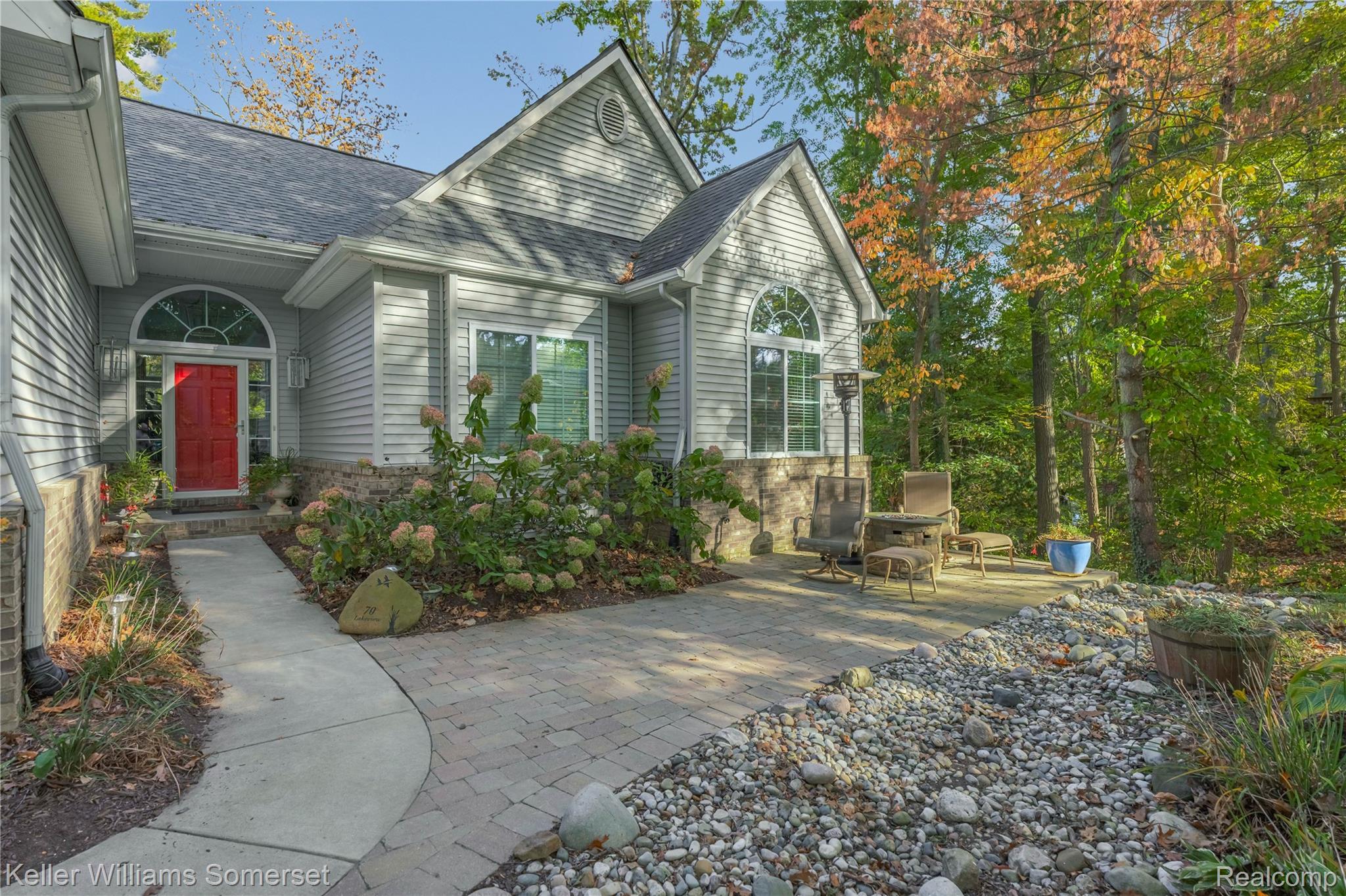 70 Lakeview Drive