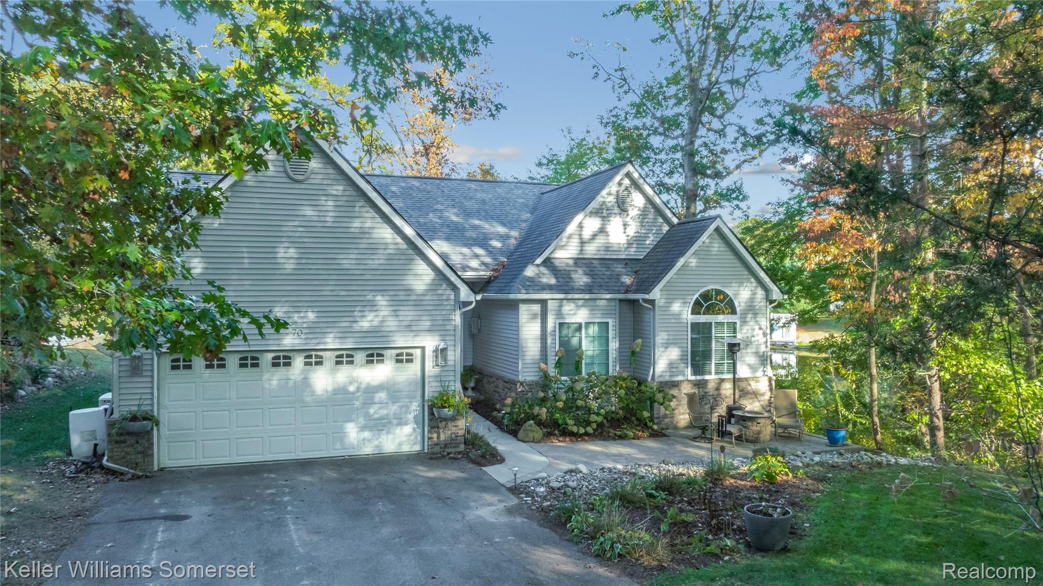 70 Lakeview Drive