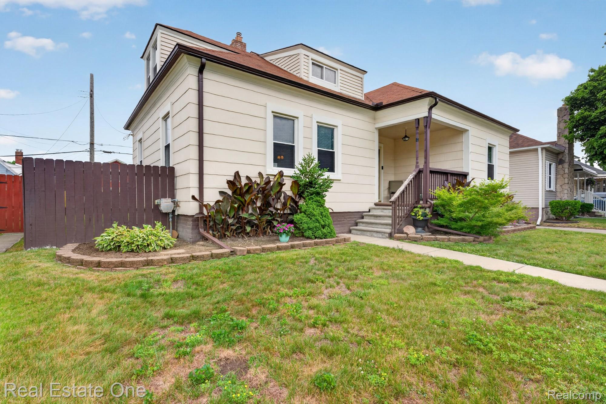 466 Spruce Street