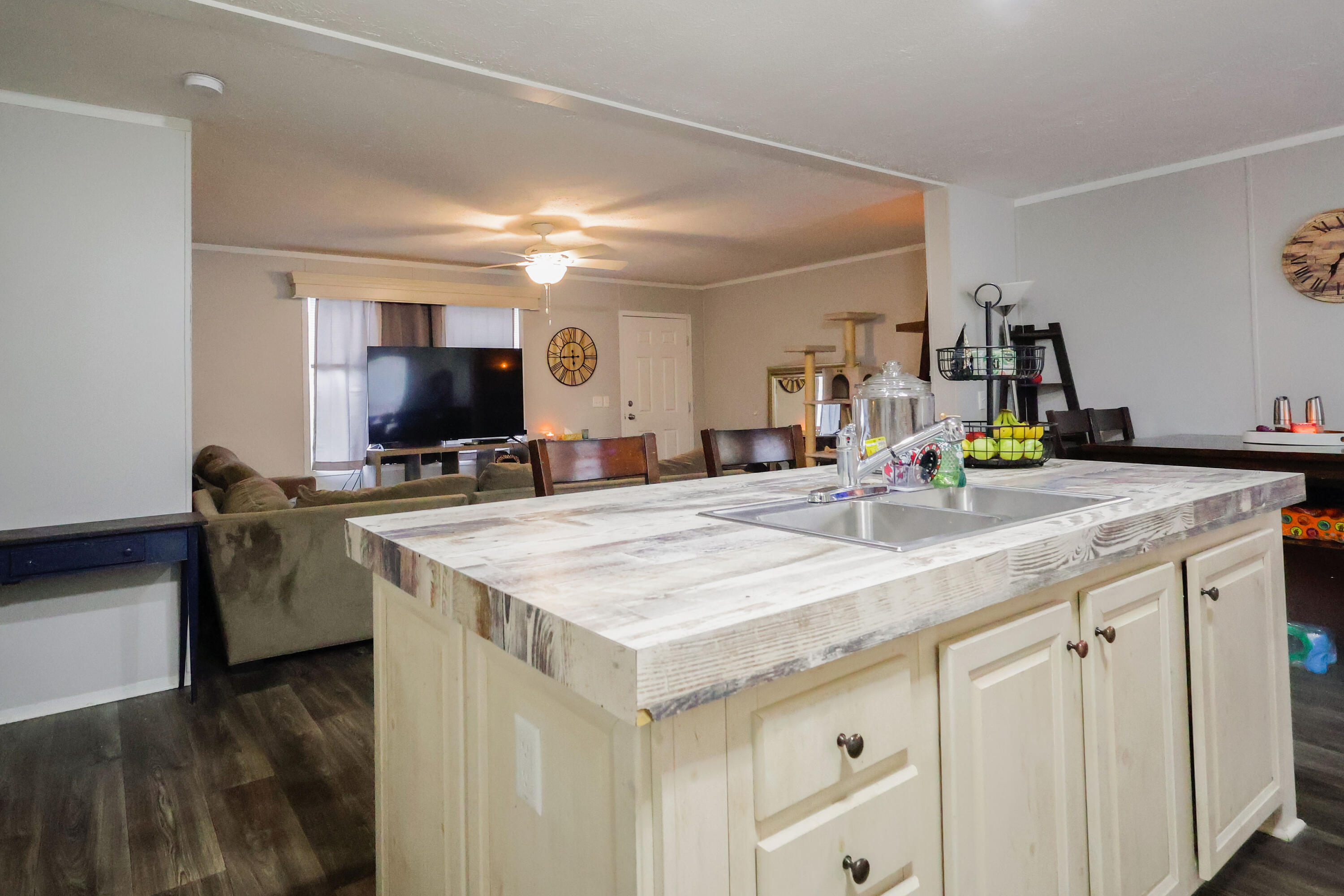 8900 Sassafras Street