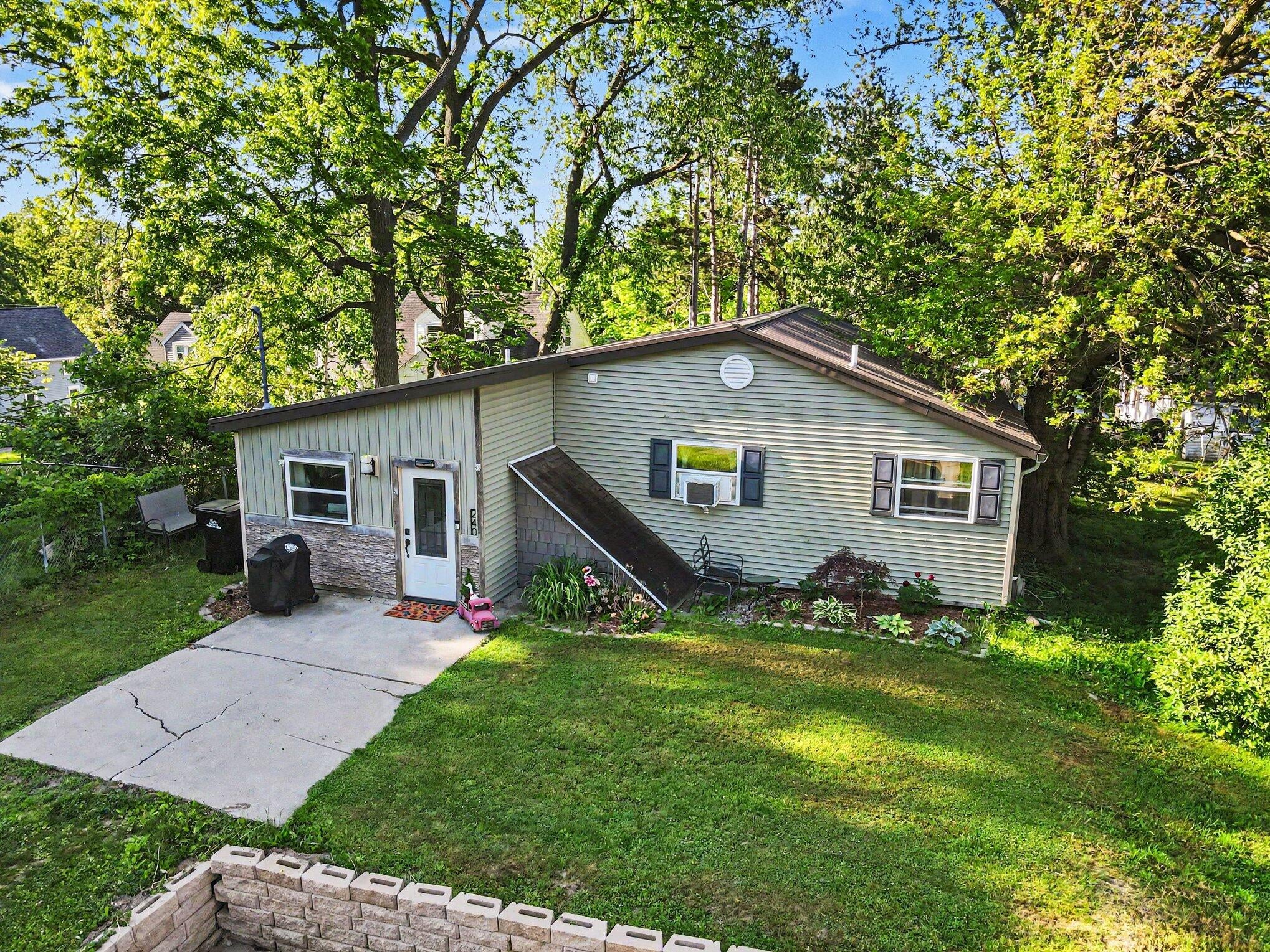 240 W Amy Street