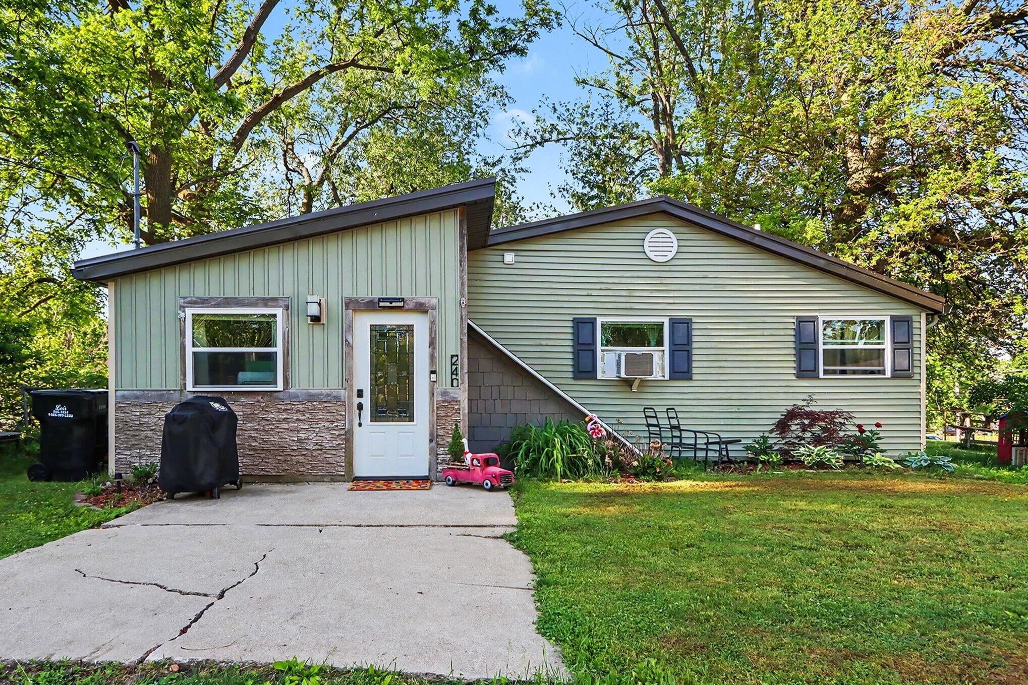 240 W Amy Street