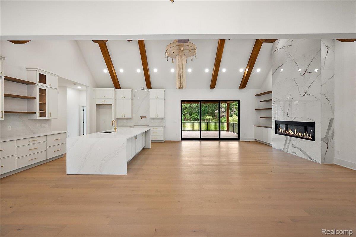 1059 Iroquois Trail