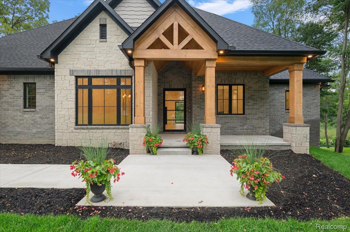 1059 Iroquois Trail