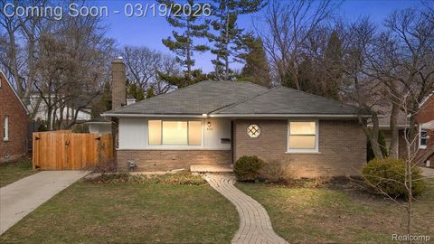 3102 Woodslee Drive Royal Oak Charter Township MI 48073