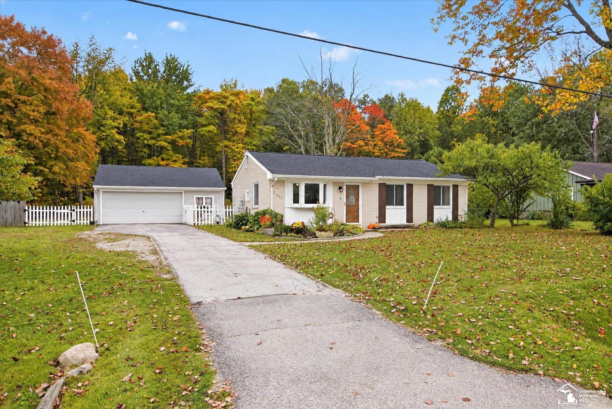 2695 Thunderbird Trail