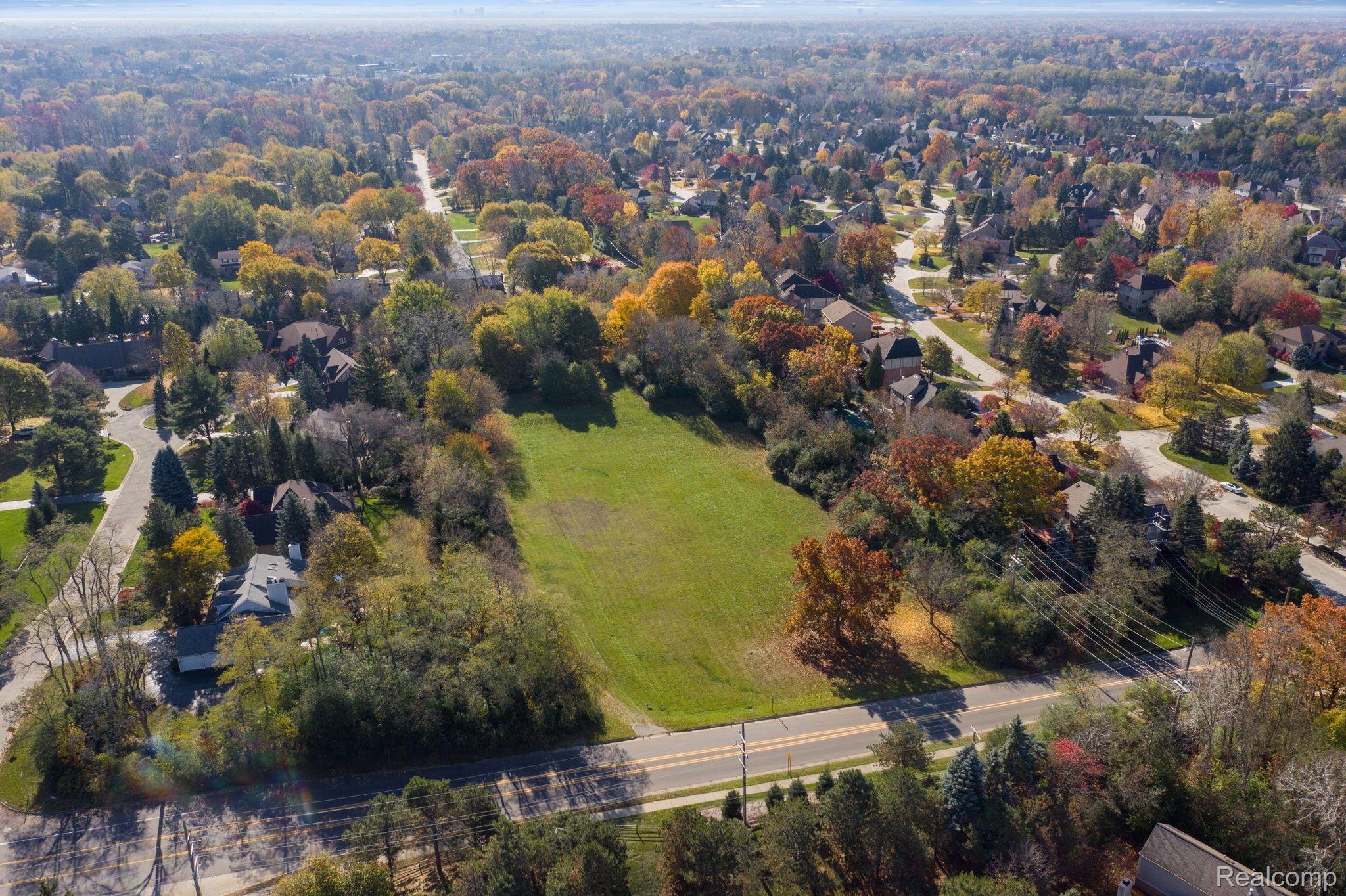 700 E SQUARE LAKE Road
