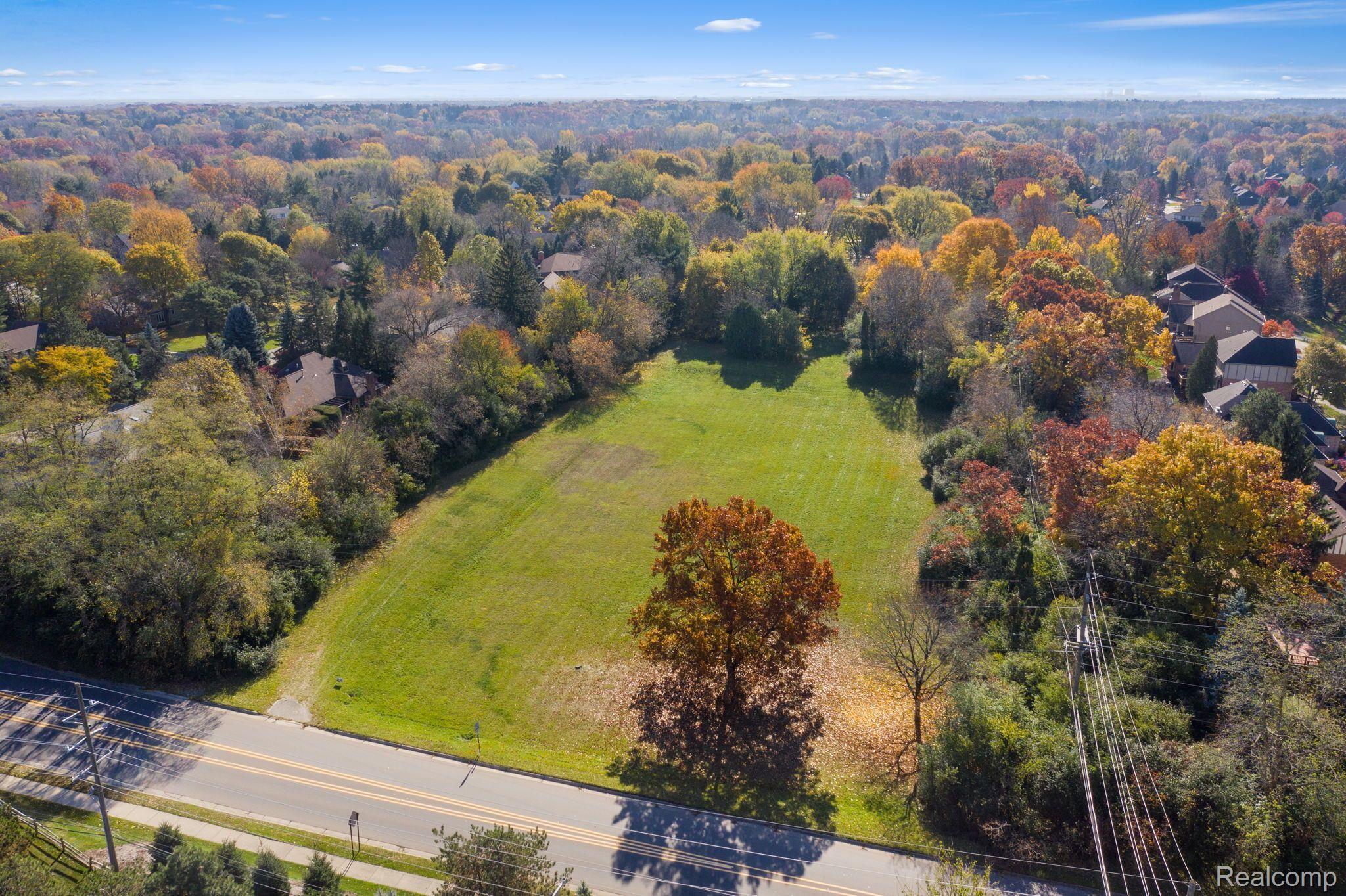 700 E SQUARE LAKE Road