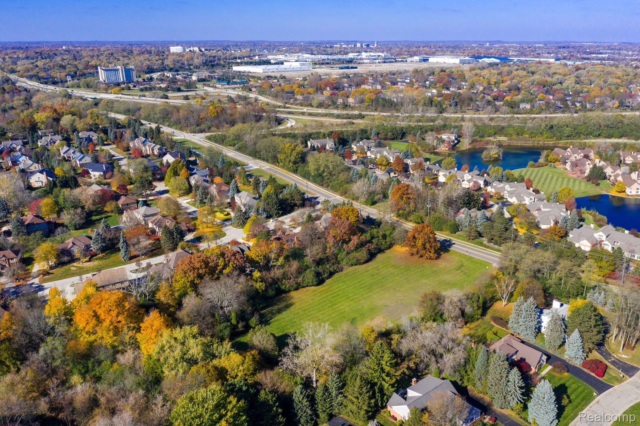 700 E SQUARE LAKE Road