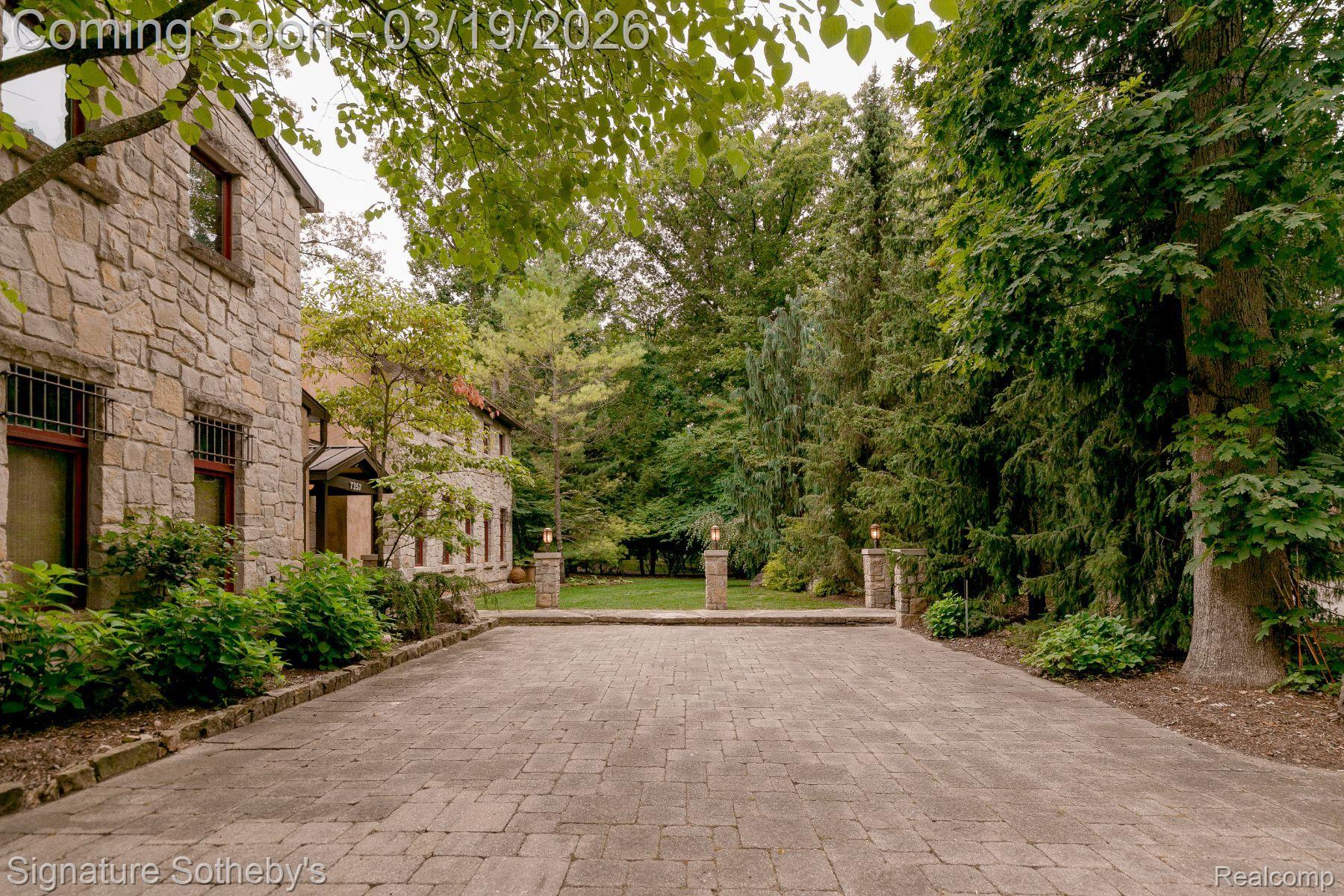 7357 LINDENMERE Drive