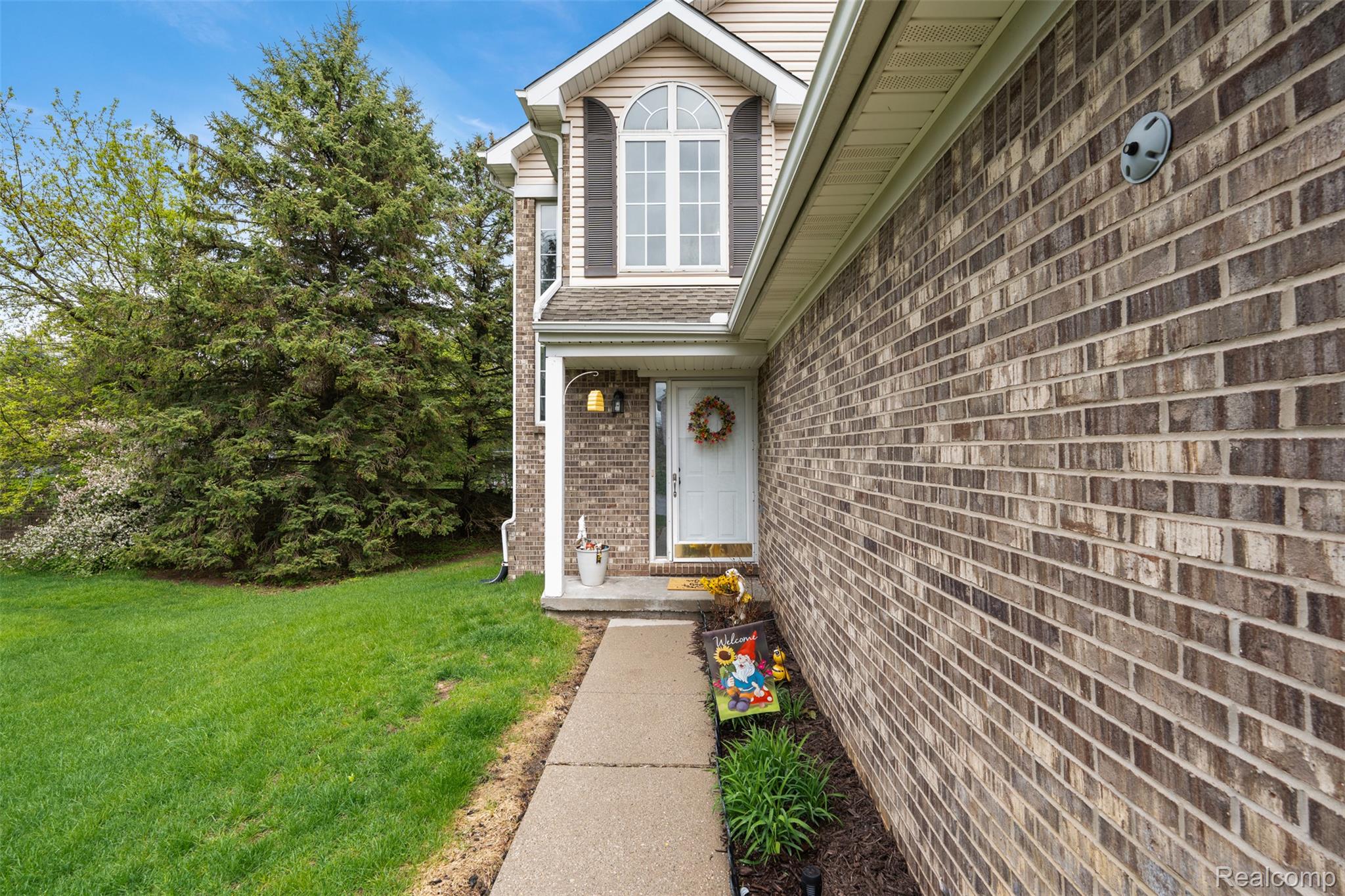 894 Natures Cove Court