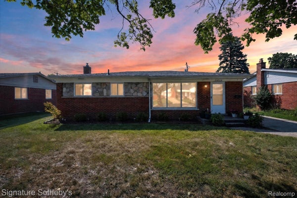 24715 POWERS AVE, DEARBORN HEIGHTS, MI 48125 - Image e88d305ece7f5fb7ae29649b66509fa0/4146206529