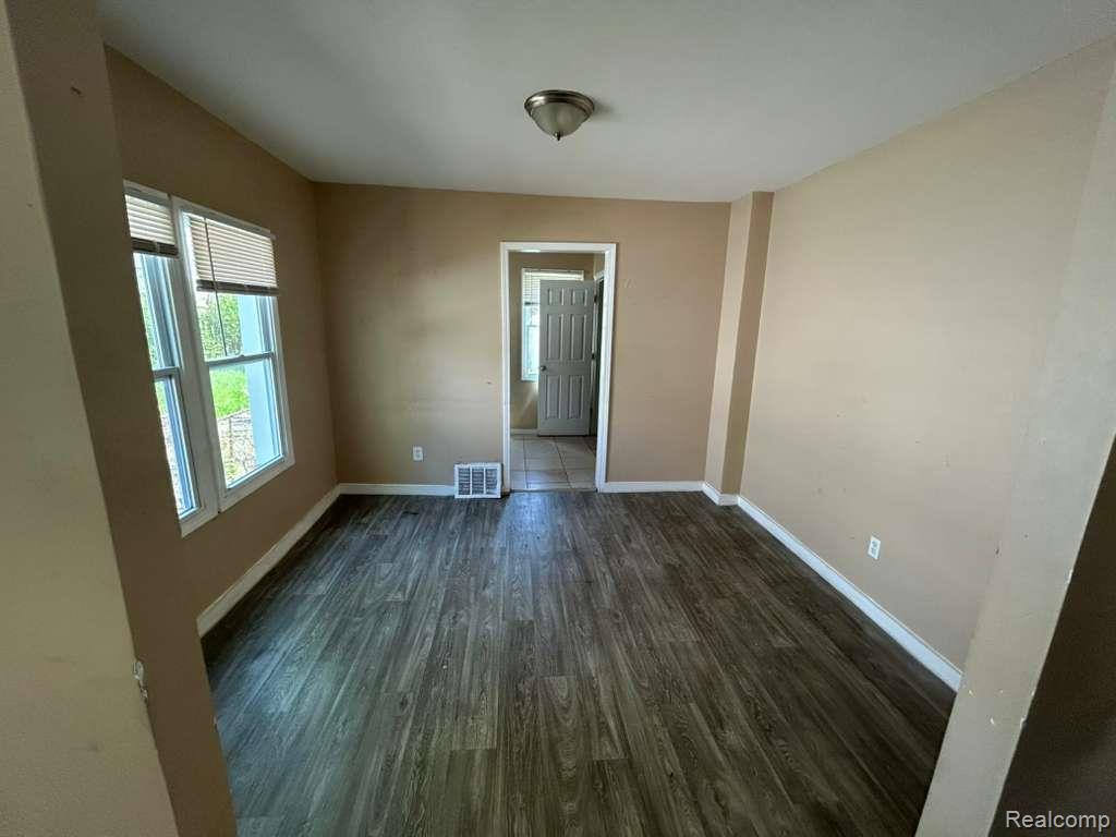 6078 Plainview Avenue