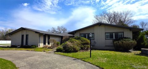 22411 Twyckingham Way Southfield City MI 48034