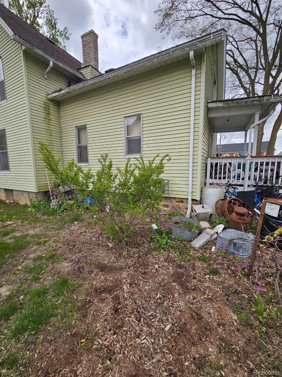 209 E Corunna Avenue