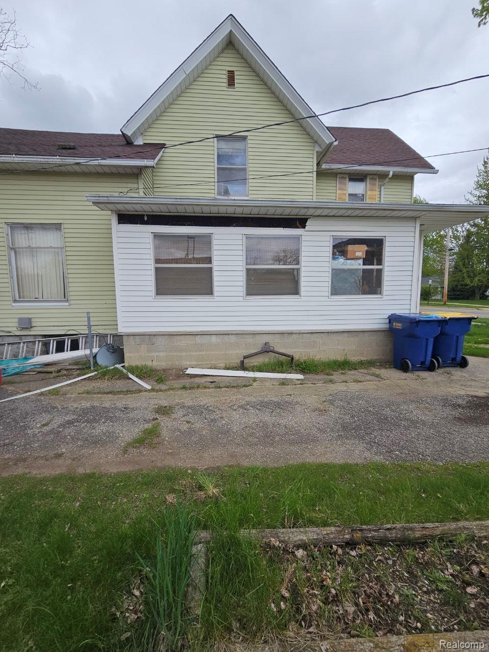 209 E Corunna Avenue