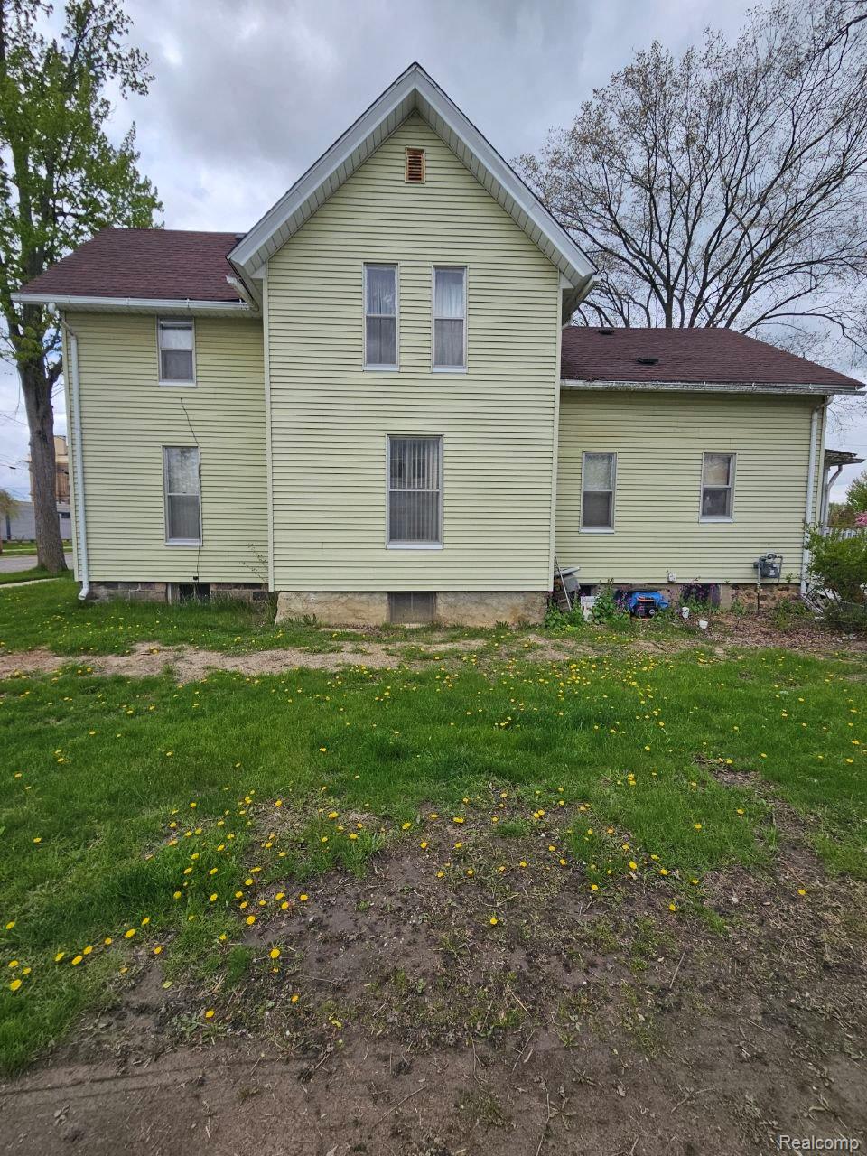 209 E Corunna Avenue