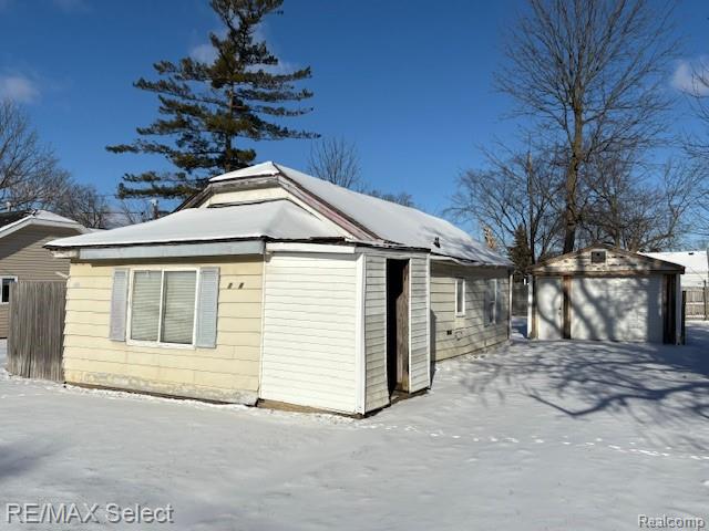 1034 W Bergin Avenue